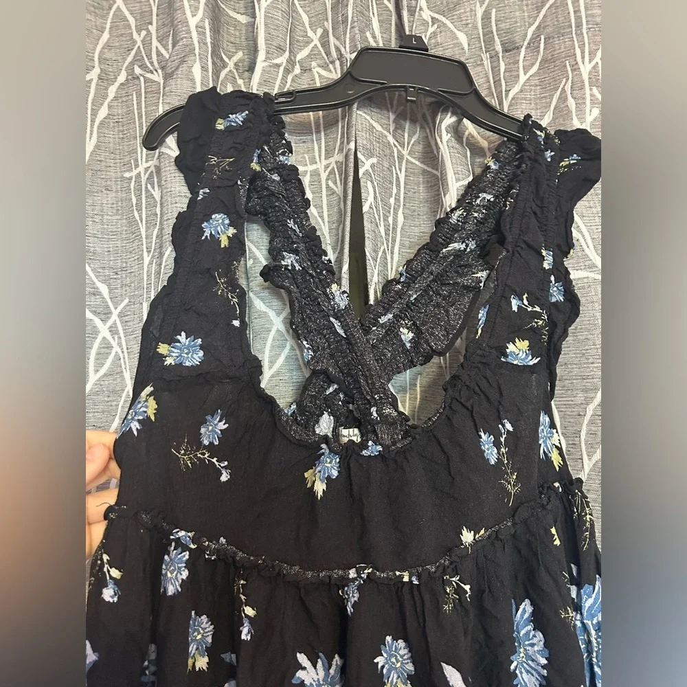 Intimately Free People Women’s Floral Black Tunic sz Medium​ - Picture 2 of 6